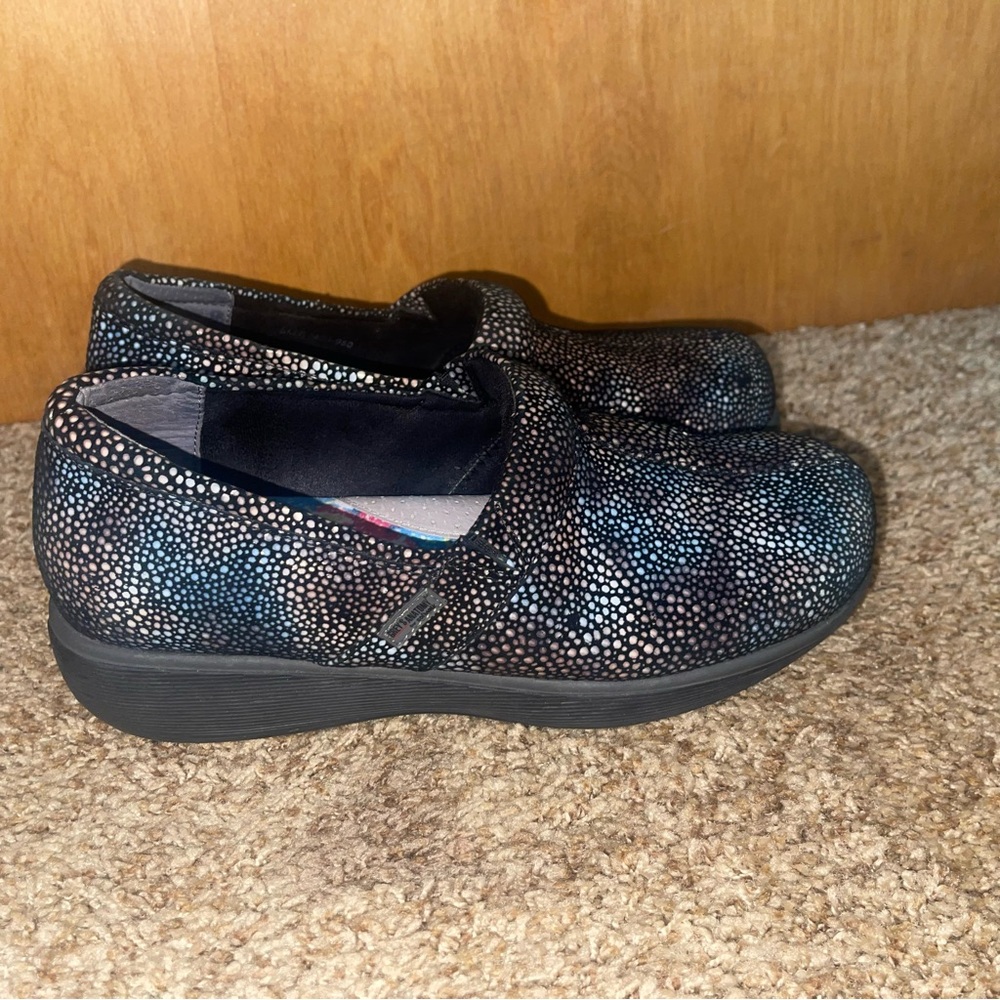 Soft Walk Greys Anatomy Meredith Comfort Slip Resistant Shoes Clogs Candy Dot 8 - Picture 3 of 9